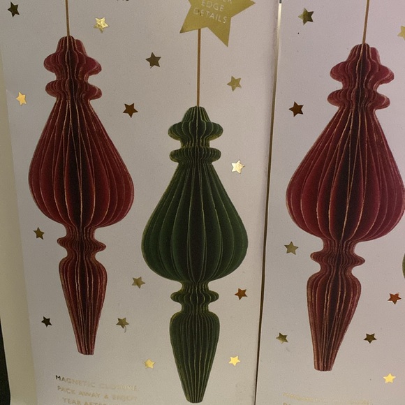 HANGING HONEYCOMB
ORNAMENTS Set of 2, MAGNETIC CLOSURE GOLD GLITTER EDGES, NIP - Picture 2 of 4